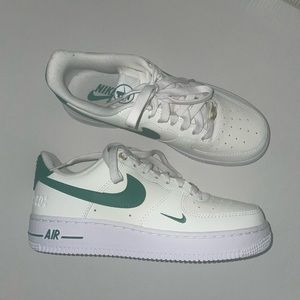 NIKE AIRFORCE ONES Size 7 Never worn